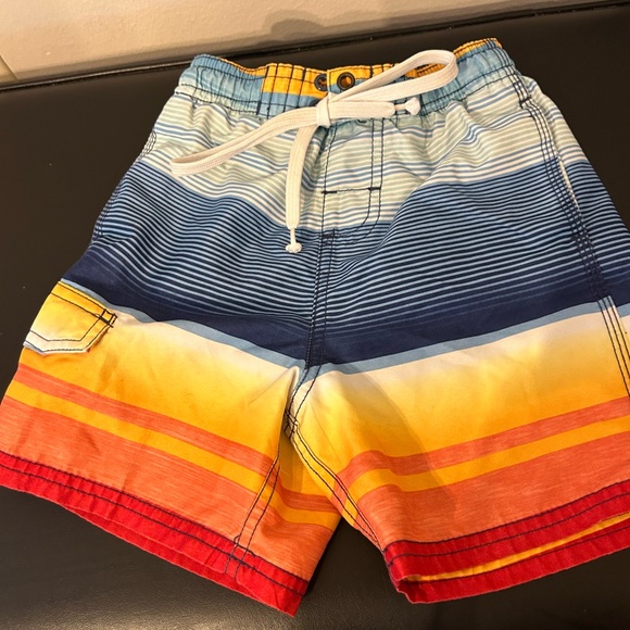 Boy’s 4T Lot of 2 Swim Trunk Shorts. - Picture 4 of 7